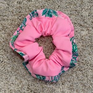 Lilly Pulitzer Scrunchie pink & green print. Never used